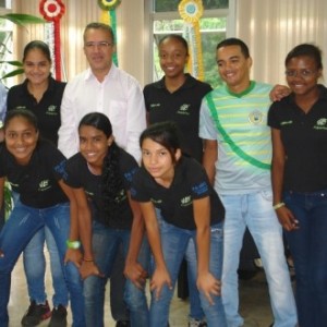 Campeãs estaduais de futsal feminino visitam prefeito de Itabira Itabira