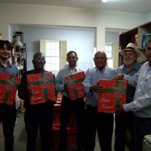 Cooperouro entrega cestas à comunidade carente - Minas Gerais - Visite Minas