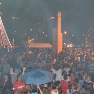 Luzes de Natal Itabira,Acendimento das Luzes de Natal reúne grande público Itabira